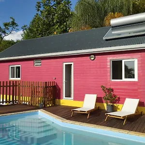 Hébergement de vacances Kaz Kalina - Avec Piscine Partagee, Bouillante